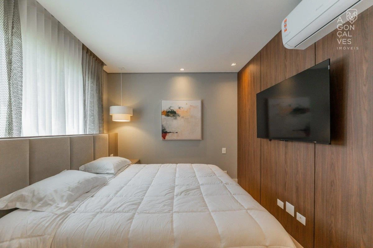 Furnished apartment, 139 m², with a glass-enclosed balcony — photo 14