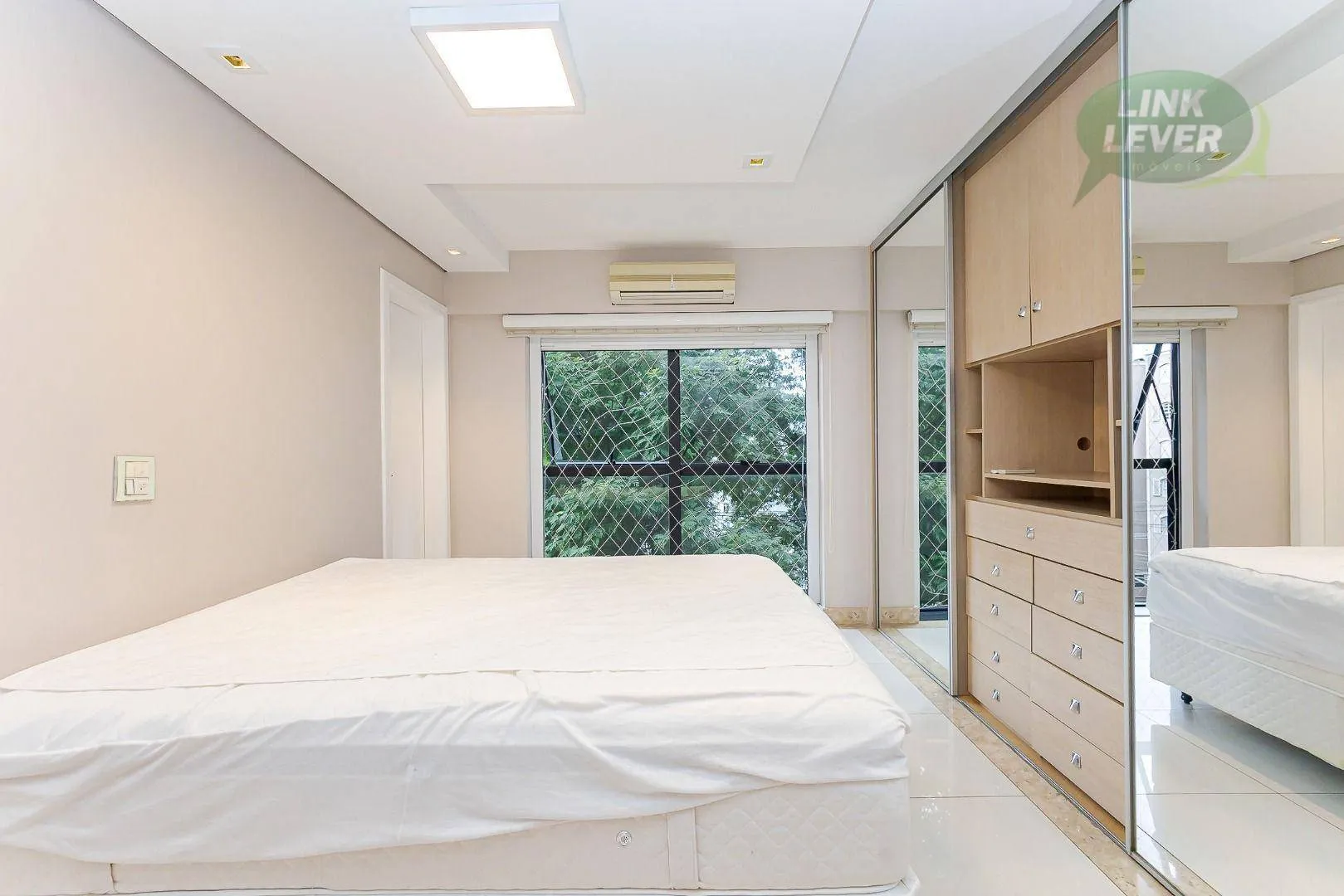 Apartment with 3 bedrooms, balcony and 135 m² — photo 23