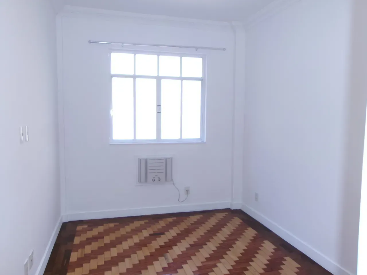 2-bedroom apartment with wood or laminate floors — photo 21
