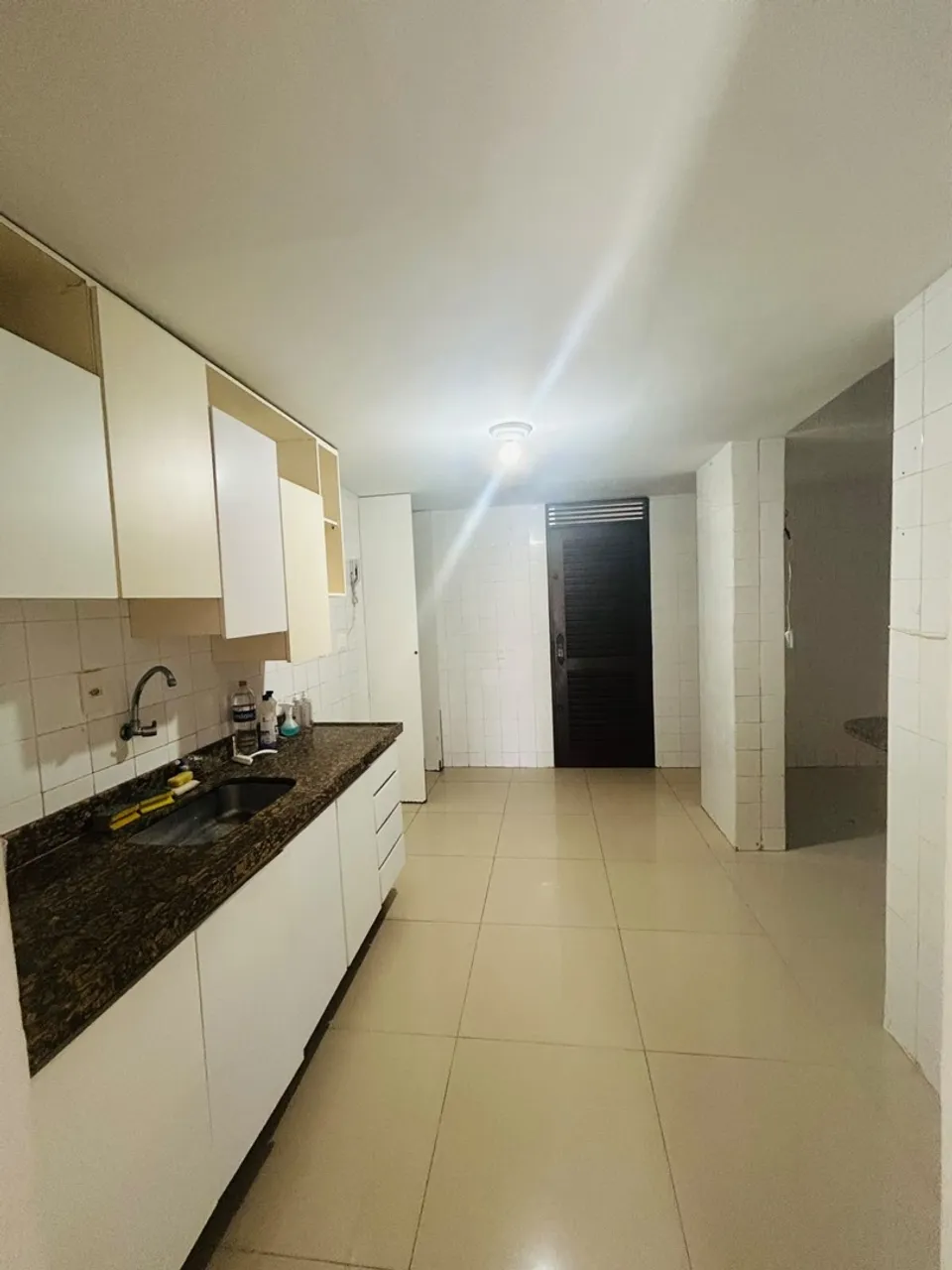 Apartamento de 4 quartos em condomínio com piscina