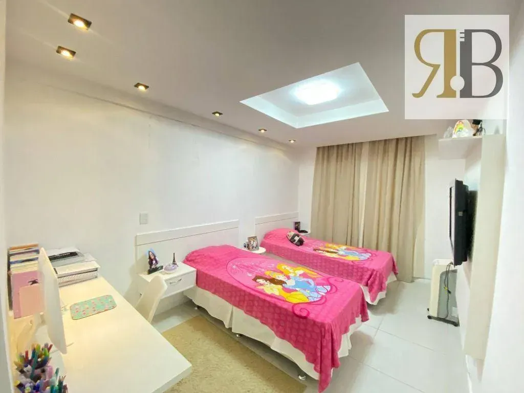 Рабочее место и 4 спальни: квартира 252 м² — photo 4