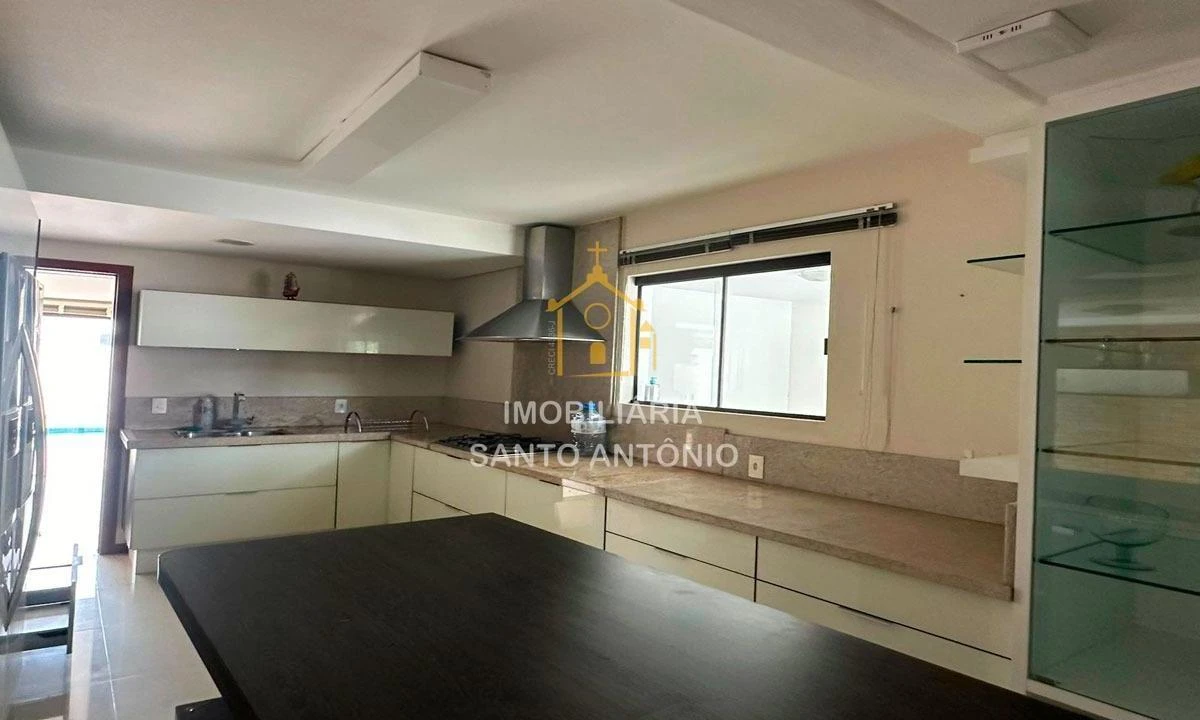 Glass-enclosed balcony in a 3-bedroom house, 300 m² — photo 12