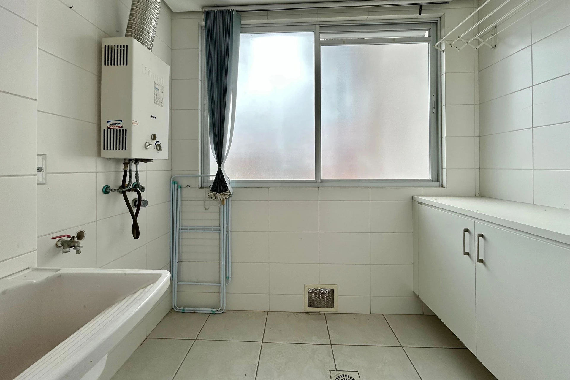 2-bedroom apartment in a building with a gym — photo 27