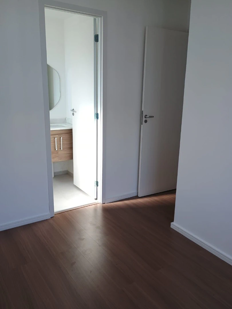 Деревянный пол или ламинат и 2 спальни: квартира 45 м² — photo 12