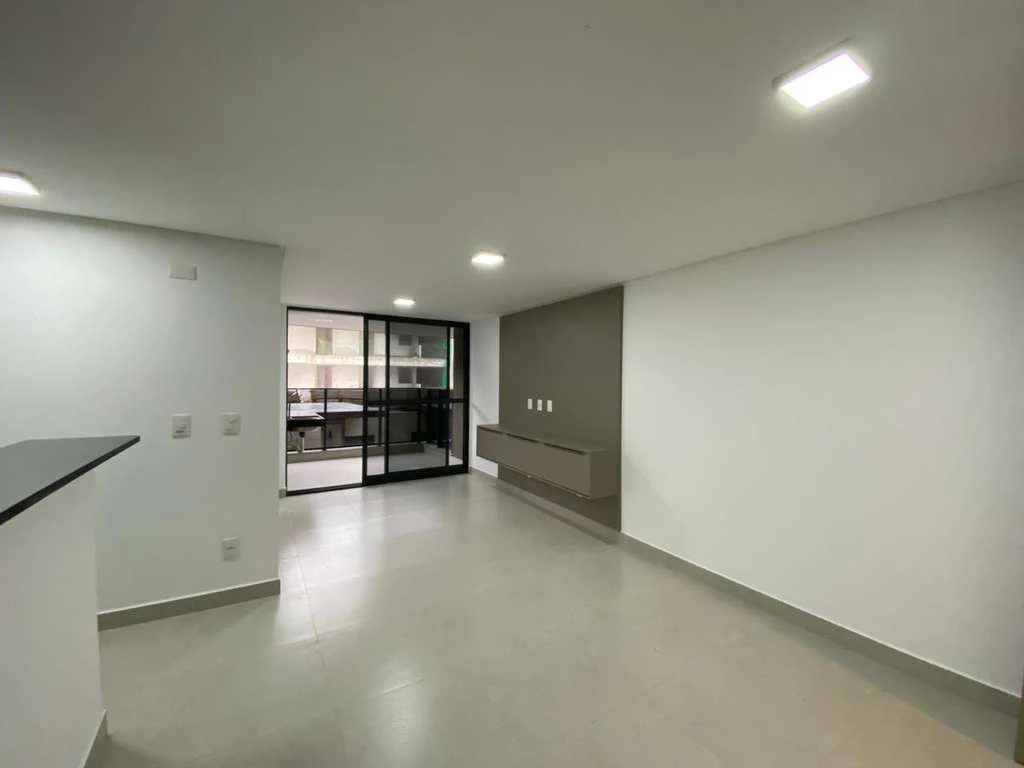 Квартира з 3 спальнями та сьютом, 96 м²