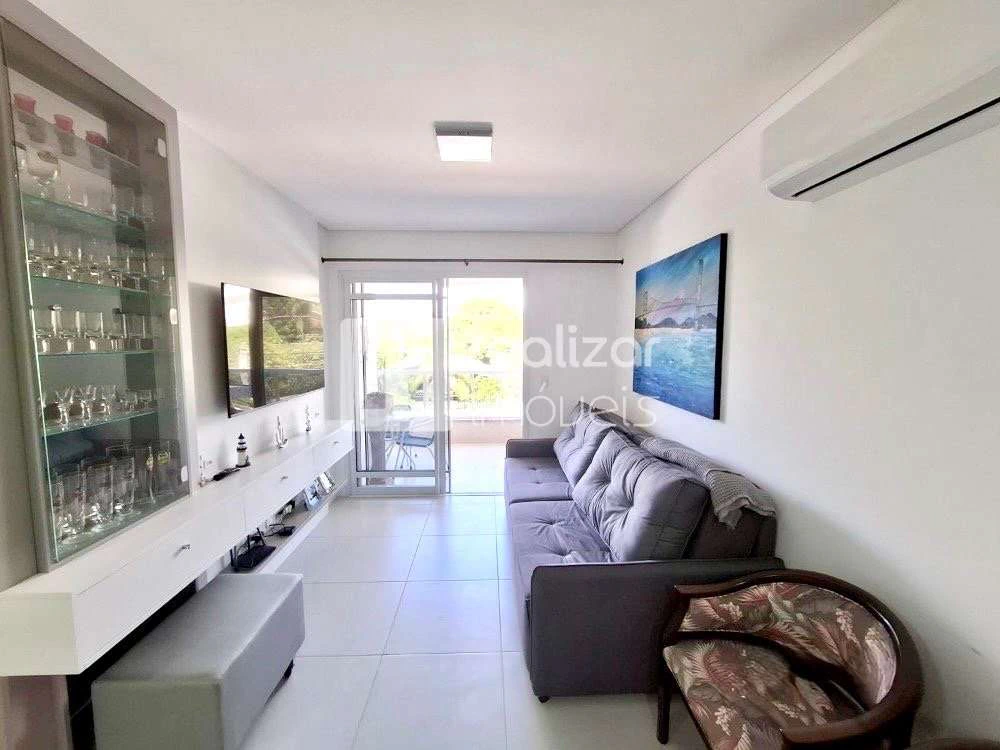 2-bedroom apartment with balcony and open-plan kitchen — photo 2