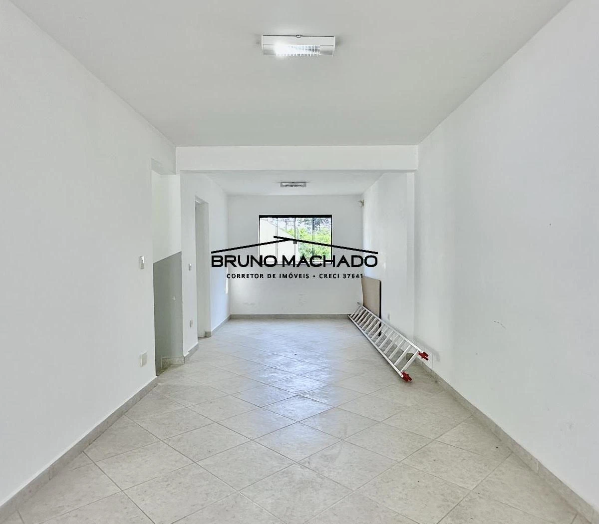 3-bedroom house with a walk-in closet in Curitiba — photo 12