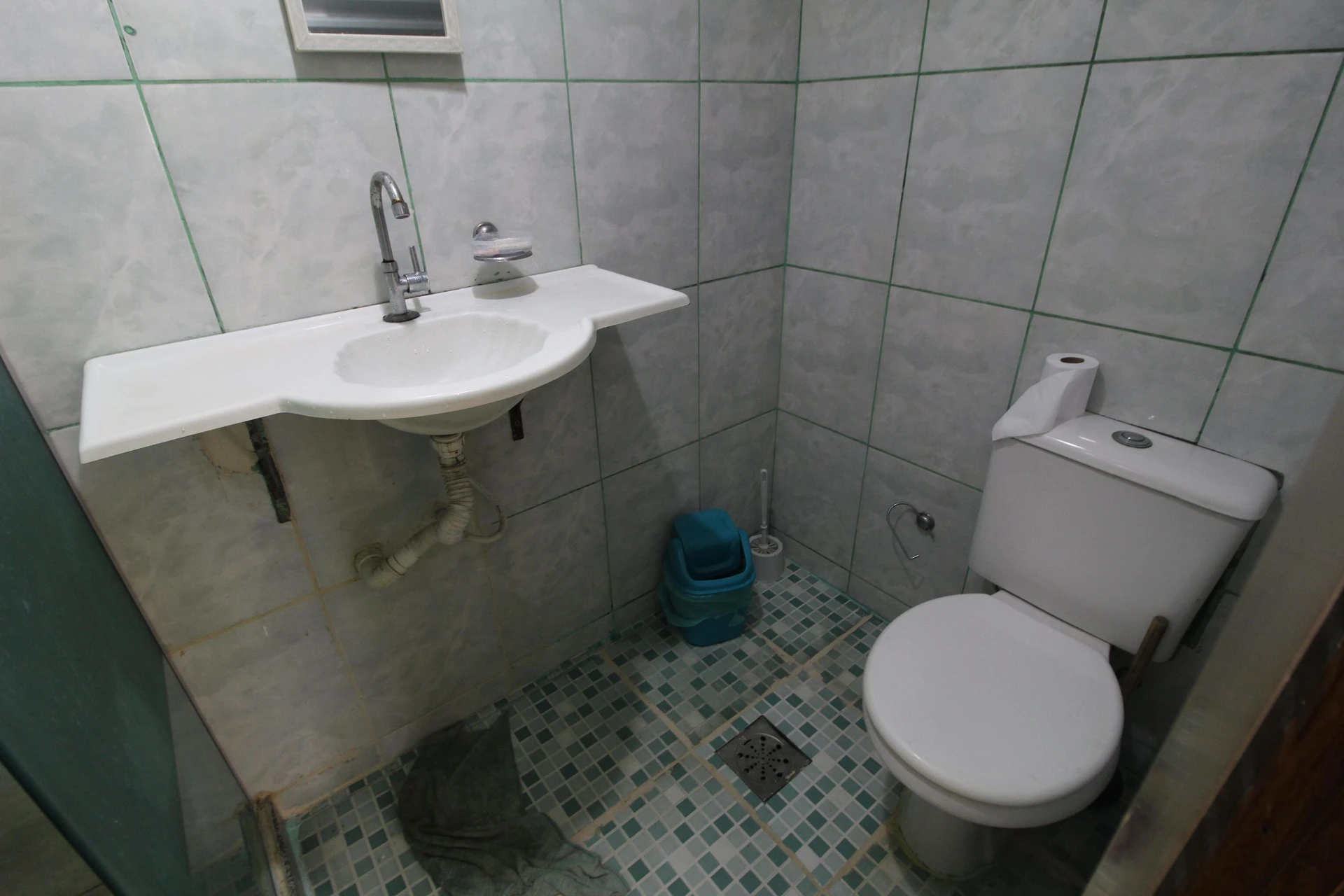 3-bedroom apartment in a building with a pool — photo 11
