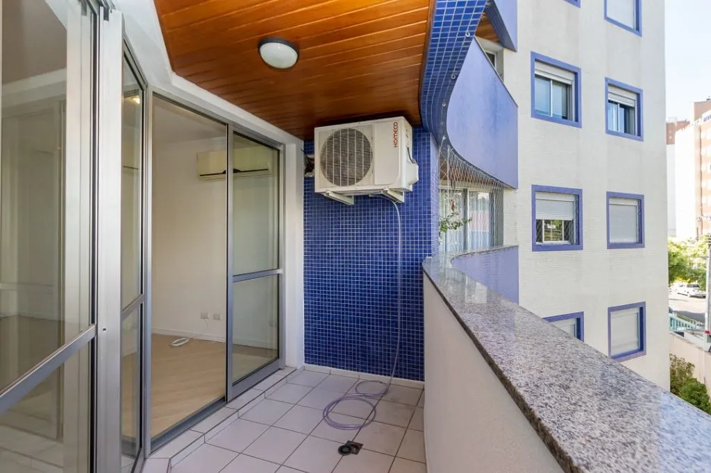 214 m² apartment with a balcony and 3 bedrooms — photo 2