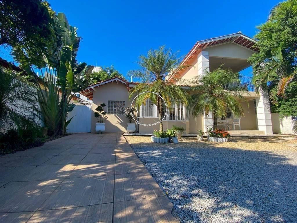 Casa com 3 quartos, 2 suítes e 600 m² — photo 2