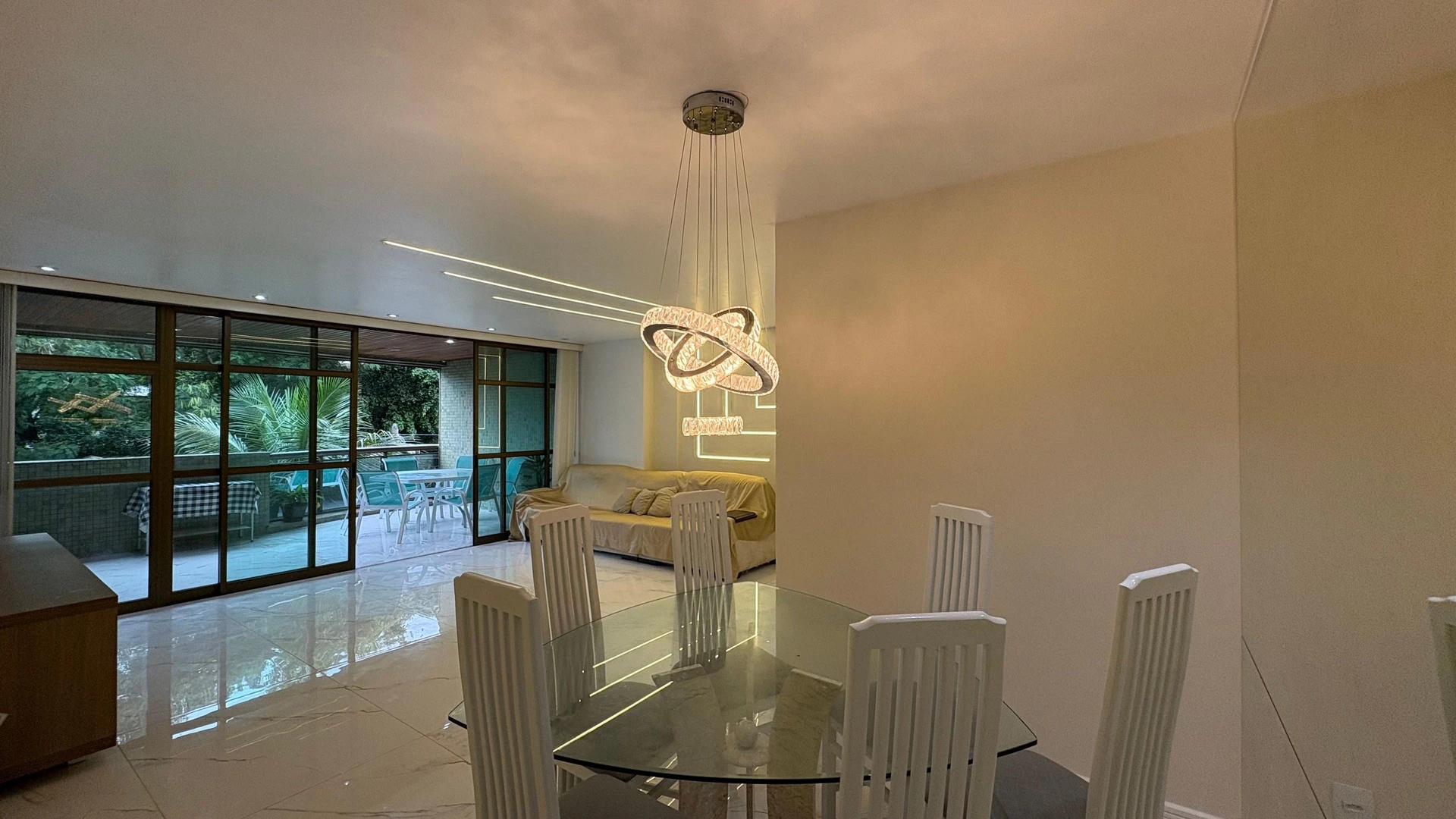 Glass-enclosed balcony in a 3-bedroom apartment, 120 m² — photo 64