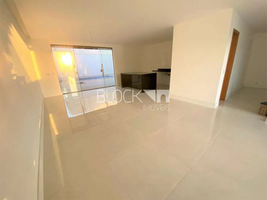 335 m² unfurnished house with 3 en-suite bedrooms — photo 8
