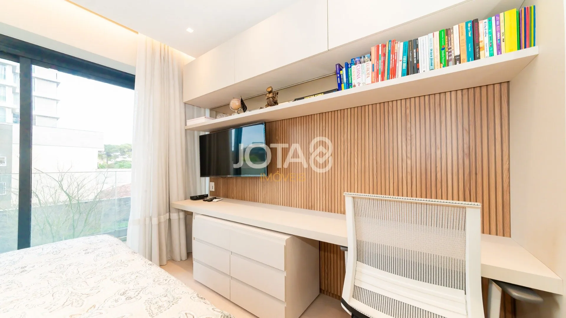 Unfurnished apartment with 3 en-suite bedrooms and balcony — photo 21
