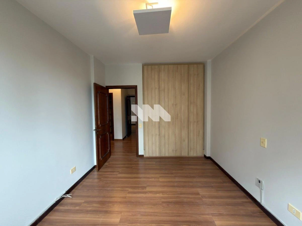 Rental apartment with a closed kitchen and gas stove — photo 12