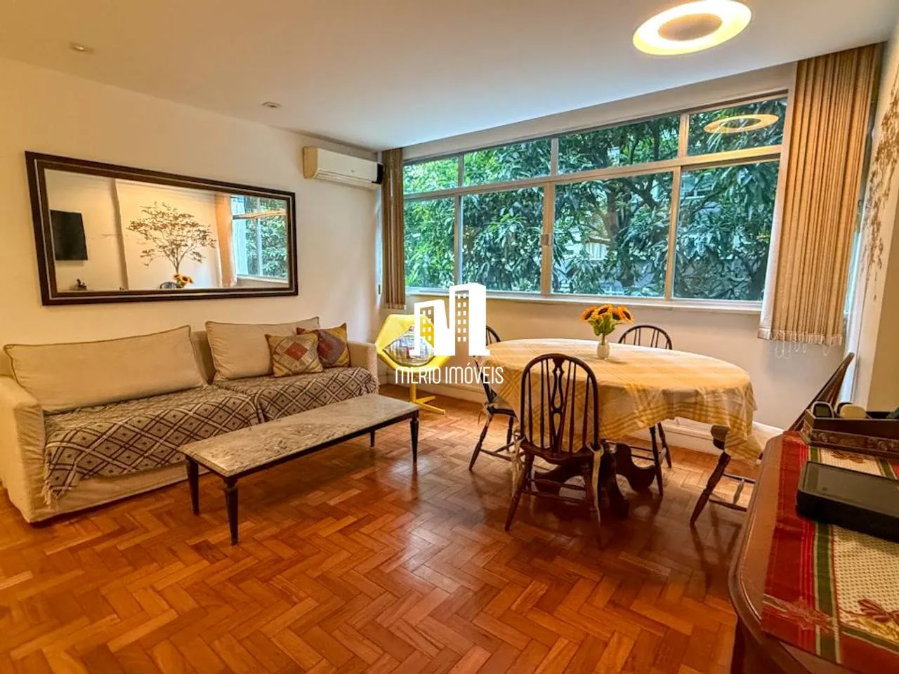 Furnished apartment, 120 m², with wood or laminate floors