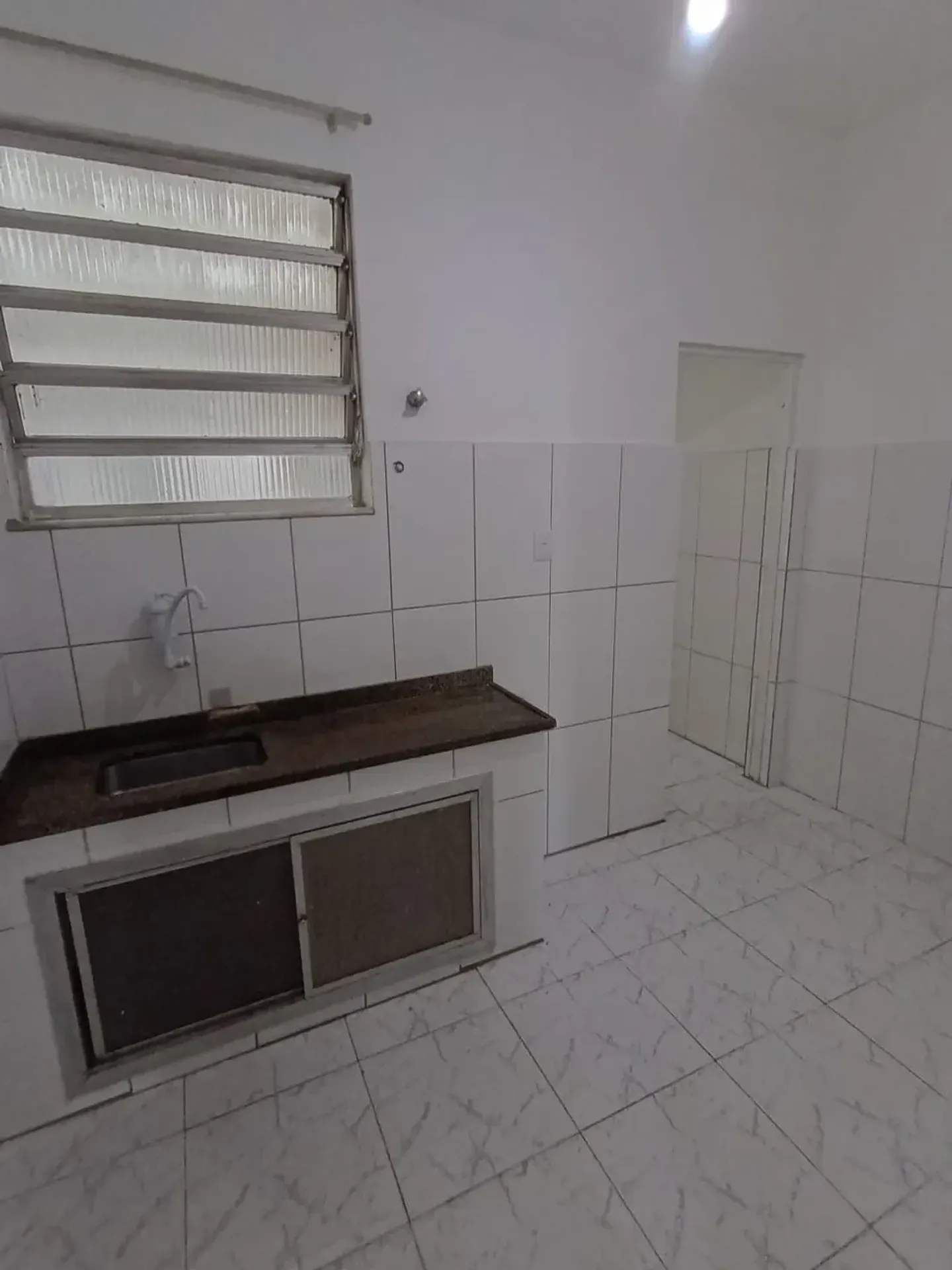 Apartment on the 4th floor with wood or laminate floors — photo 4