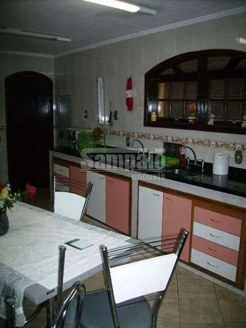 4-bedroom house with 2 bathrooms and a balcony grill — photo 35