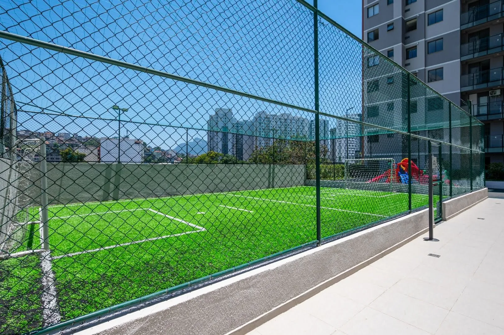 Furnished 30 m² apartment with glass balcony — photo 25