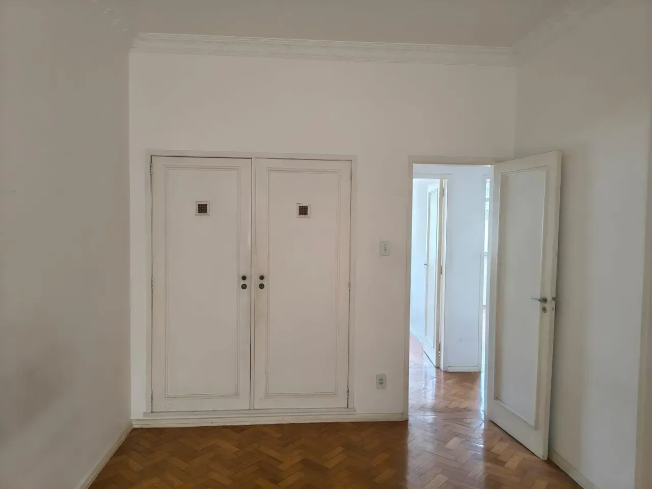 Apartment, 100 m², with wood or laminate floors — photo 12