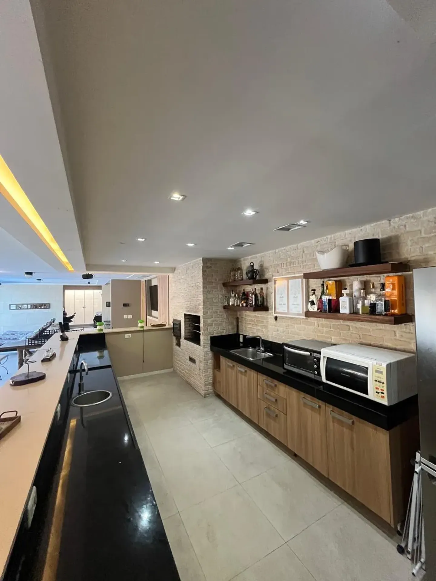 Furnished house with 5 bedrooms and open-plan kitchen — photo 24