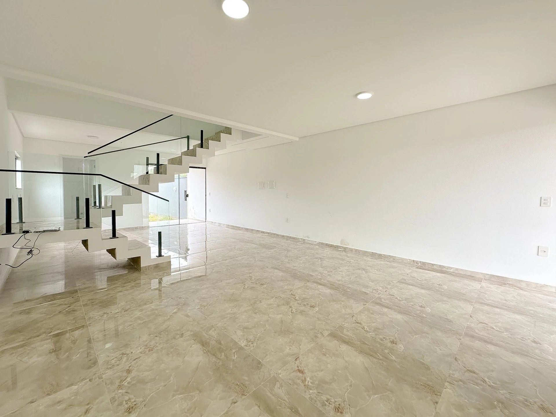 Floor-to-ceiling windows in a 3-bedroom house, 157 m²