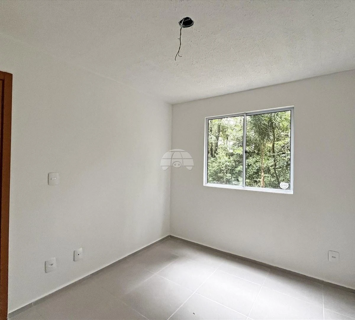 2-bedroom apartment with a separate, closed kitchen — photo 3