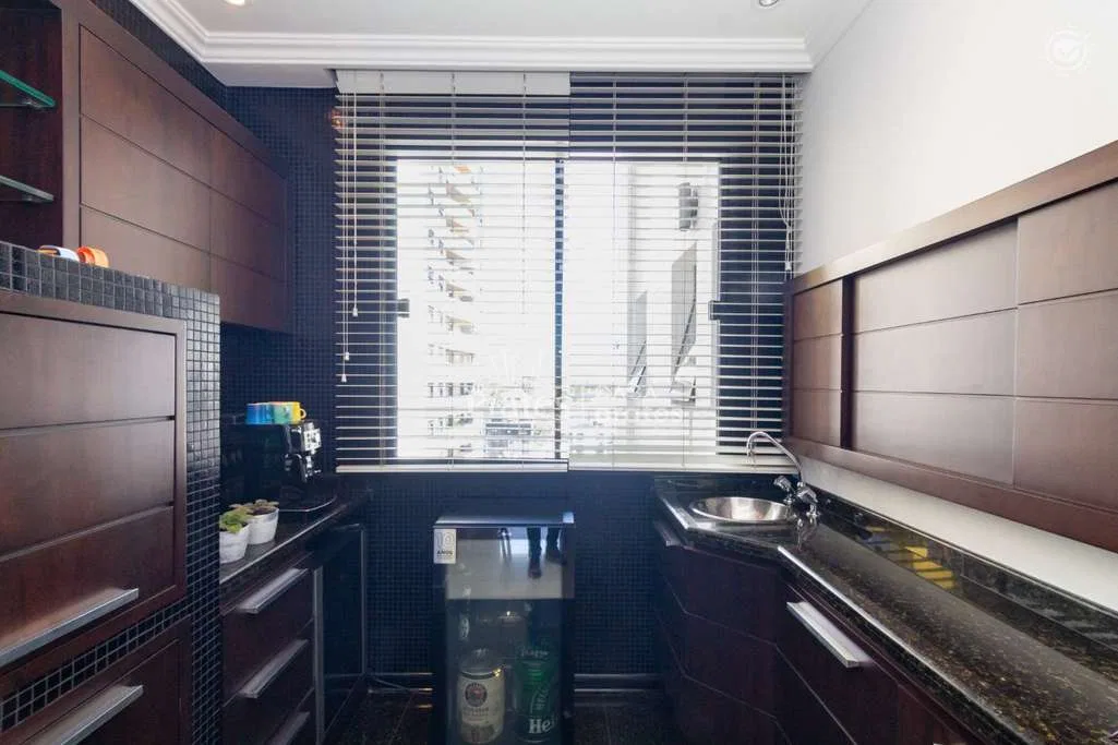 3-bedroom apartment with a bathtub — photo 20