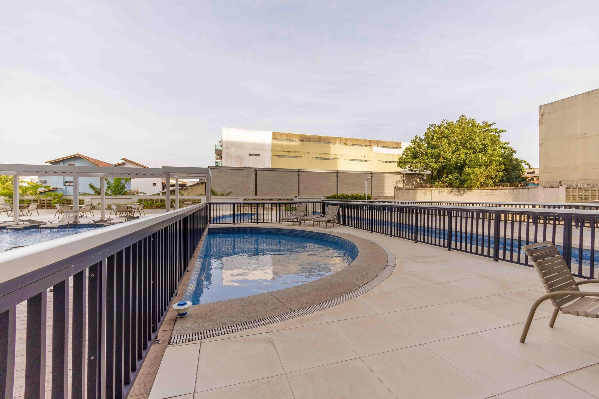 3-bedroom apartment with a grill on the balcony — photo 24