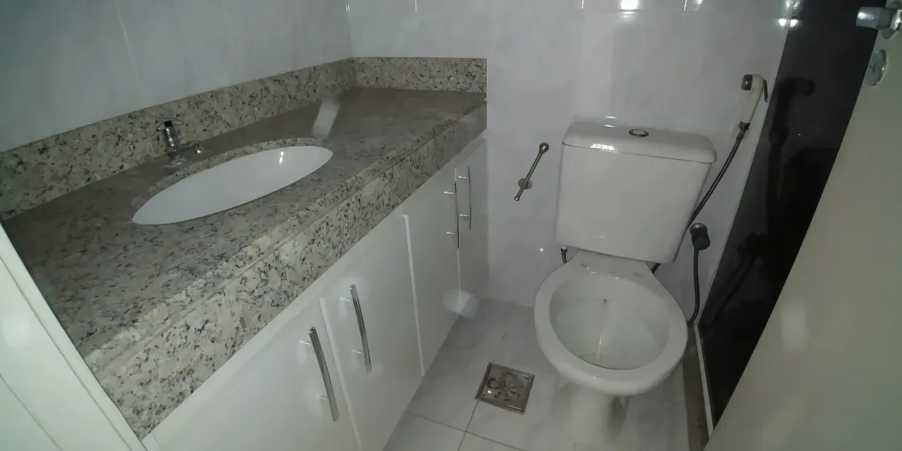 Unfurnished apartment with 3 bedrooms and 2 bathrooms — photo 8