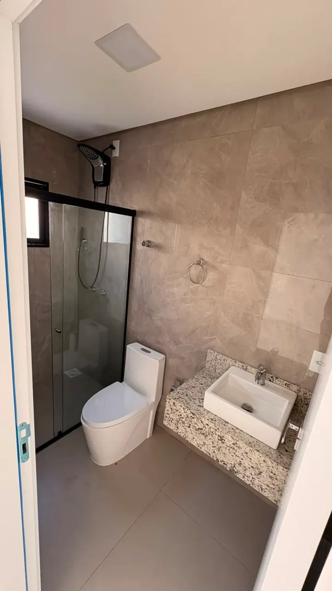 5-suite house with open-plan kitchen and 480 m² — photo 35