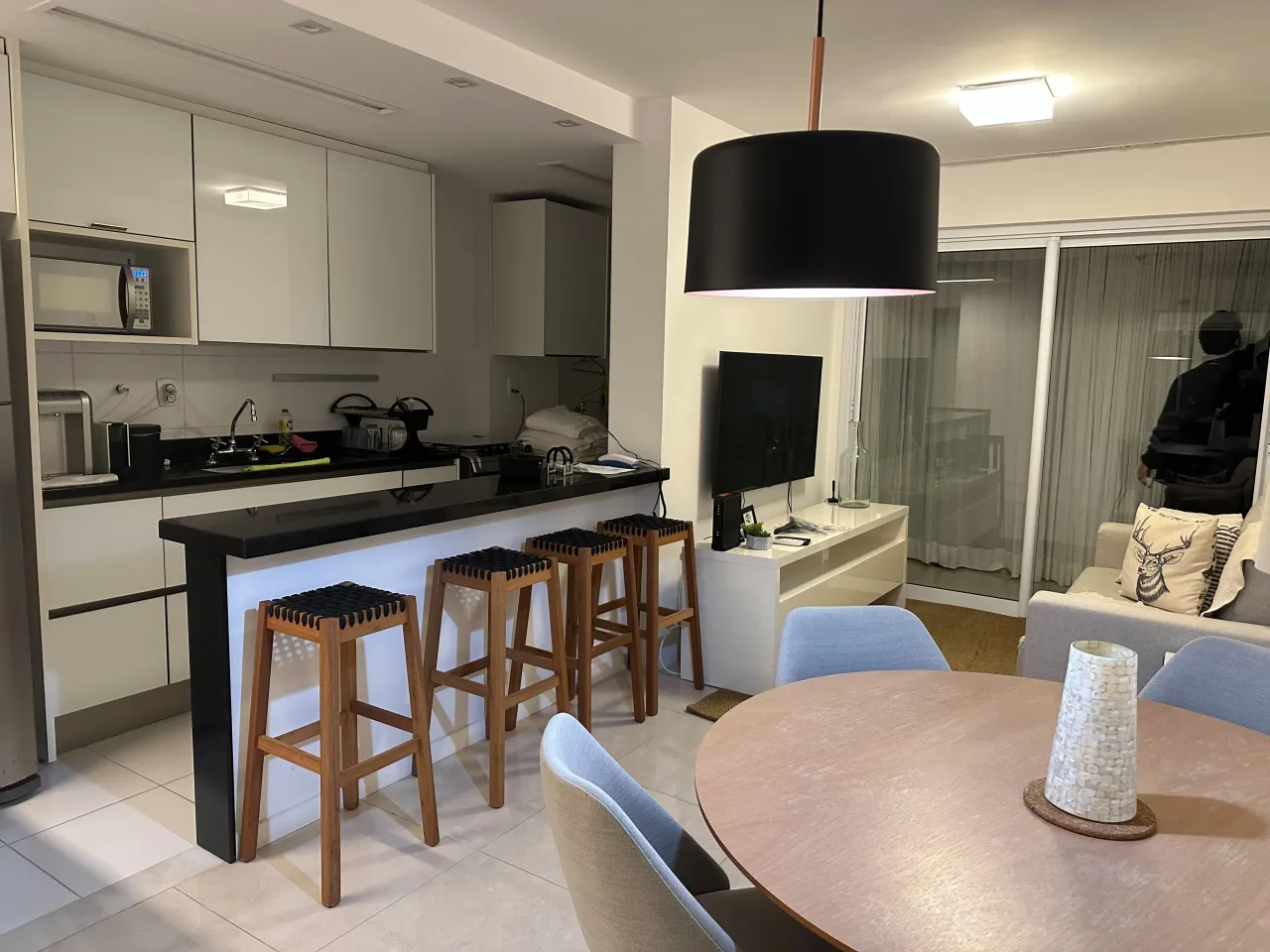Furnished 2-bedroom, 2-bath apartment with 83 m² — photo 4