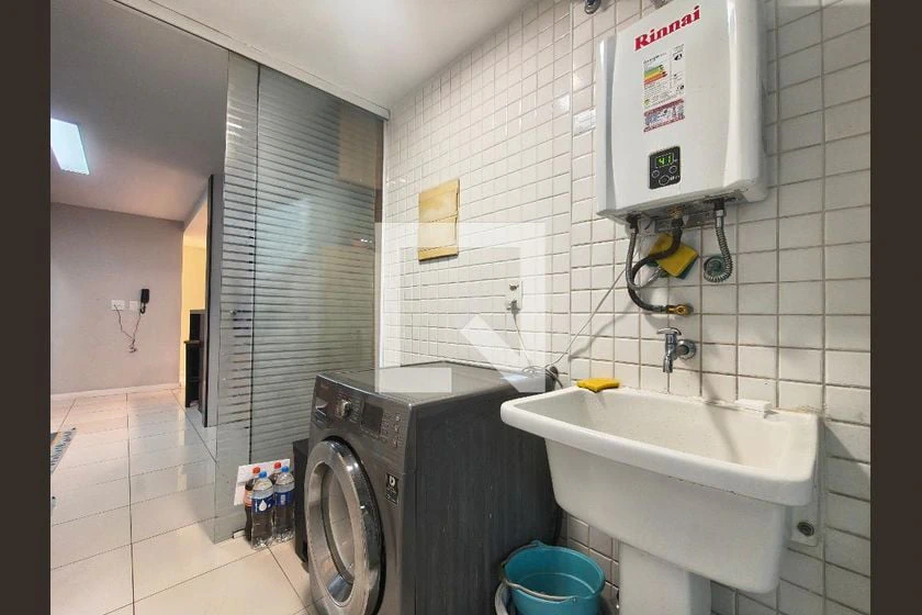 Furnished apartment, 103 m², with a glass-enclosed balcony — photo 44