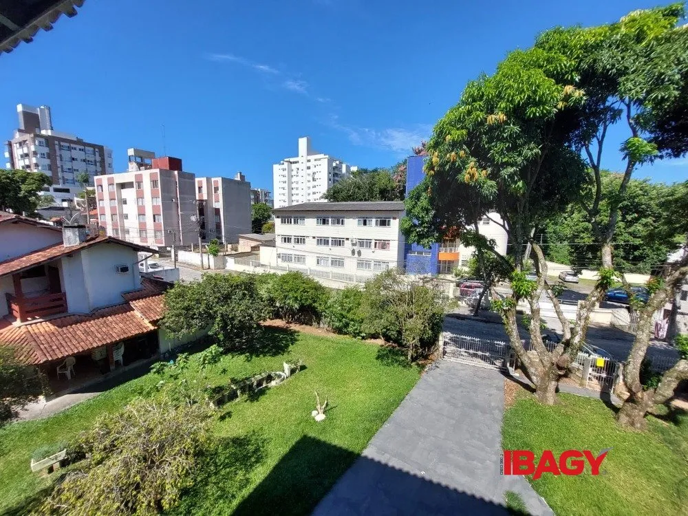Casa amueblada con 4 dormitorios y 950 m² — photo 18