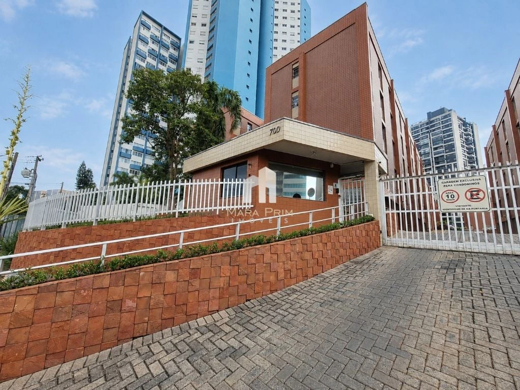 3-bedroom apartment with wood or laminate floors in Curitiba — photo 13
