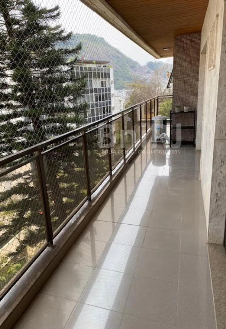 4-bedroom unfurnished apartment with 1 bath and balcony