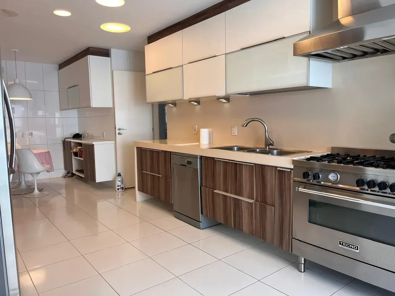 Furnished apartment with 4 bedrooms and 3 bathrooms — photo 6