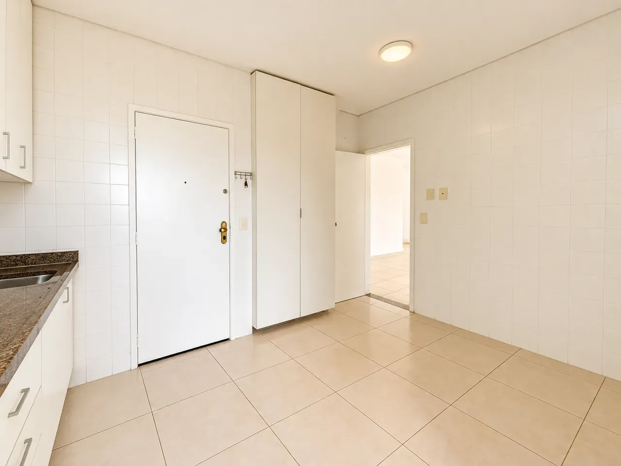 Apartamento de 3 quartos com closet — photo 13