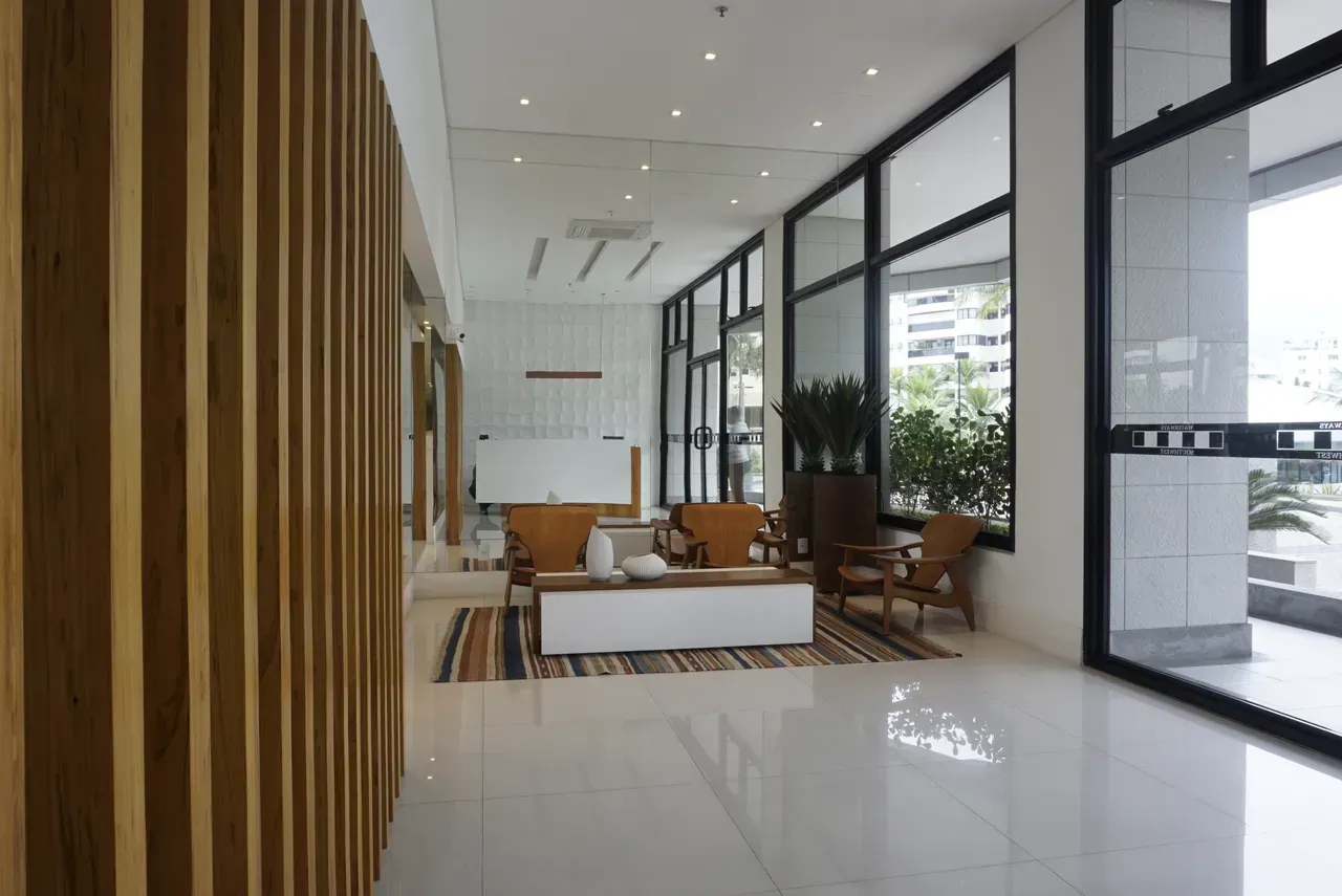 Unfurnished apartment with 4 bedrooms and 3 parking spots — photo 42