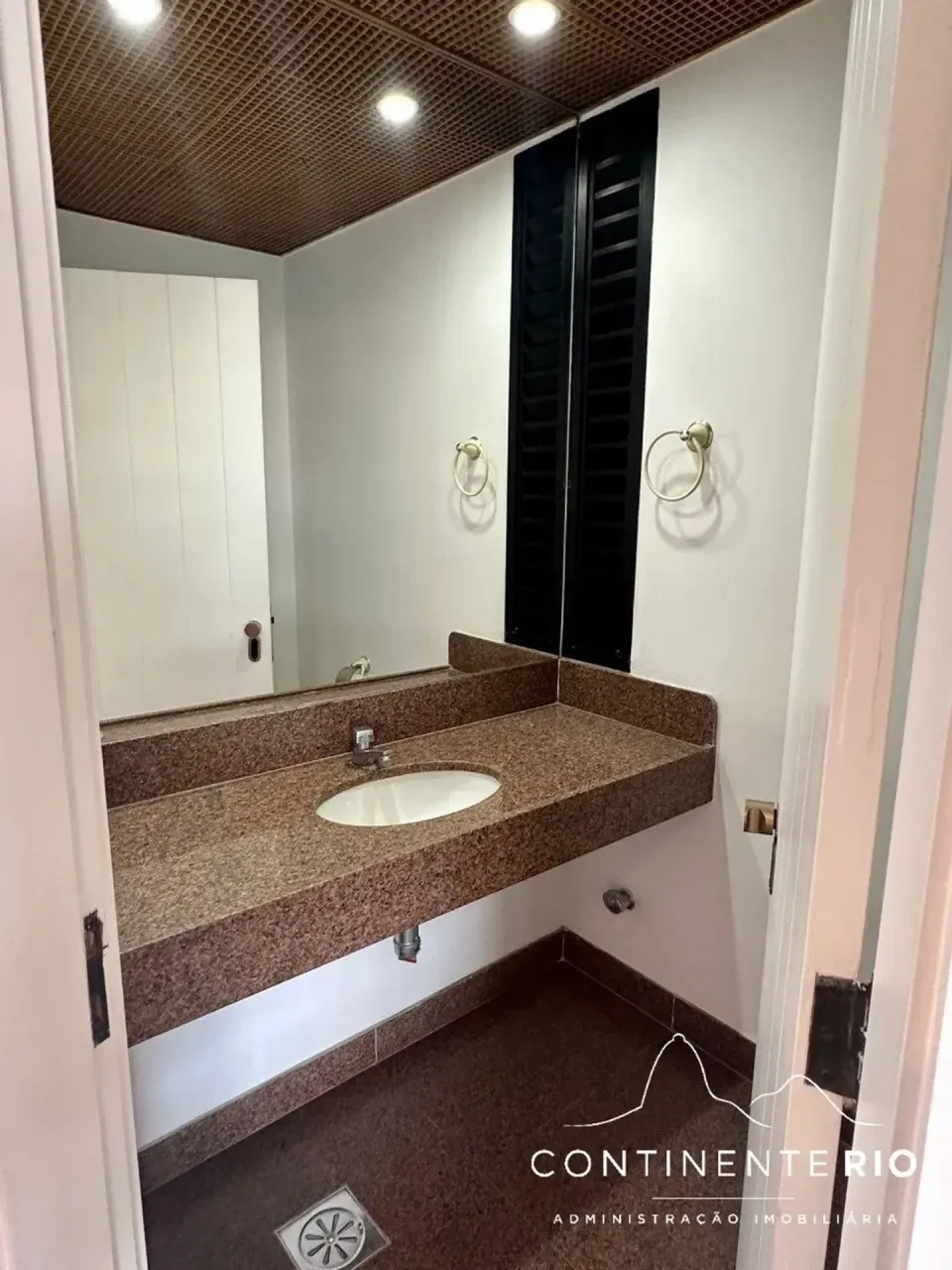 Apartamento con 4 dormitorios y balcón acristalado — photo 18