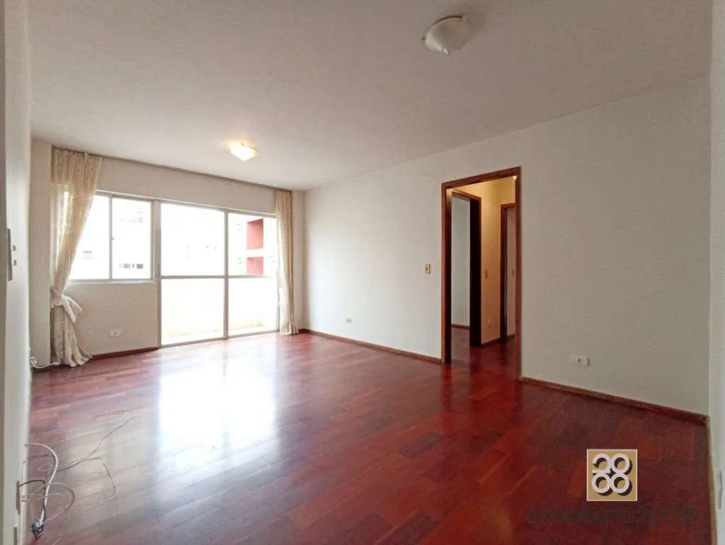 Wood or laminate floors in a 2-bedroom apartment, 67 m²