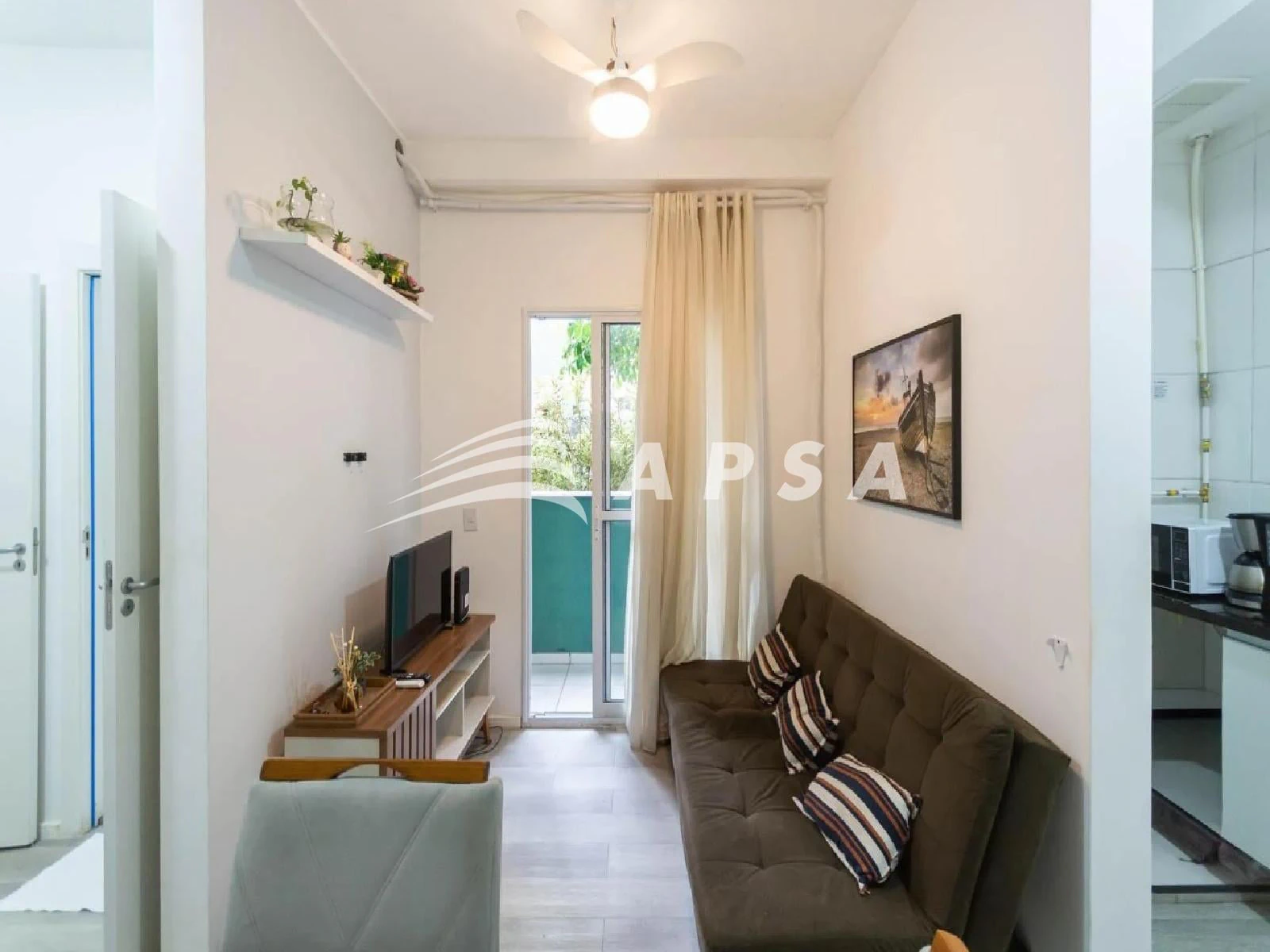 Furnished 1-bedroom apartment with a private BBQ area — photo 5