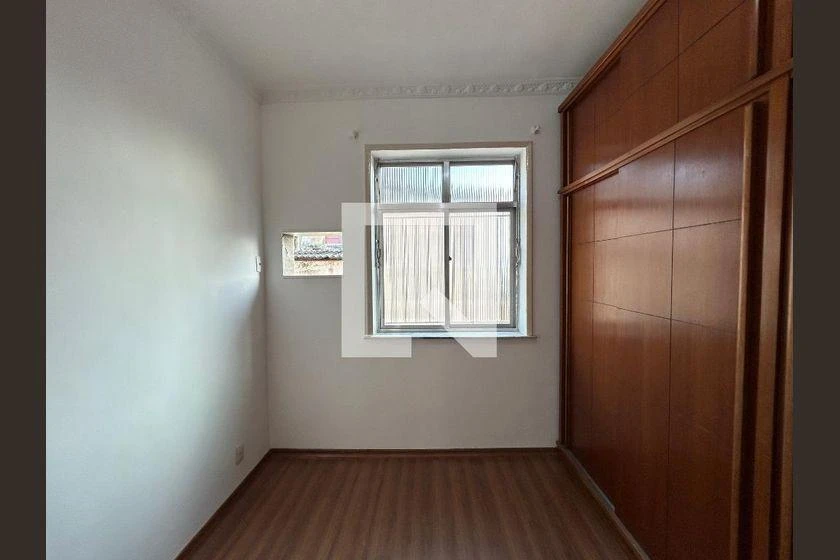 Apartamento com piso de madeira ou laminado, Pilares — photo 14