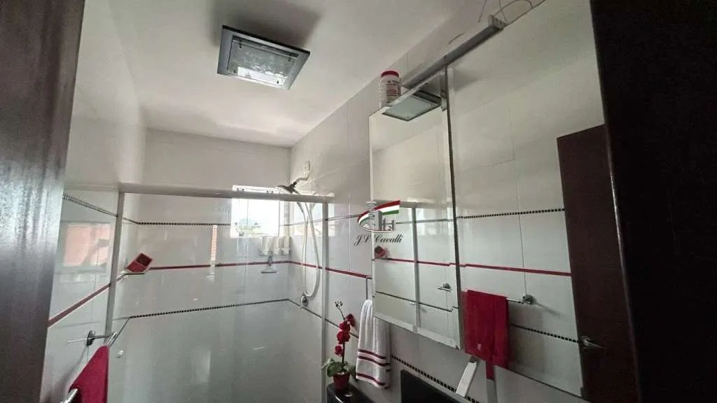 House with 4 bedrooms and a fully set-up laundry — photo 15