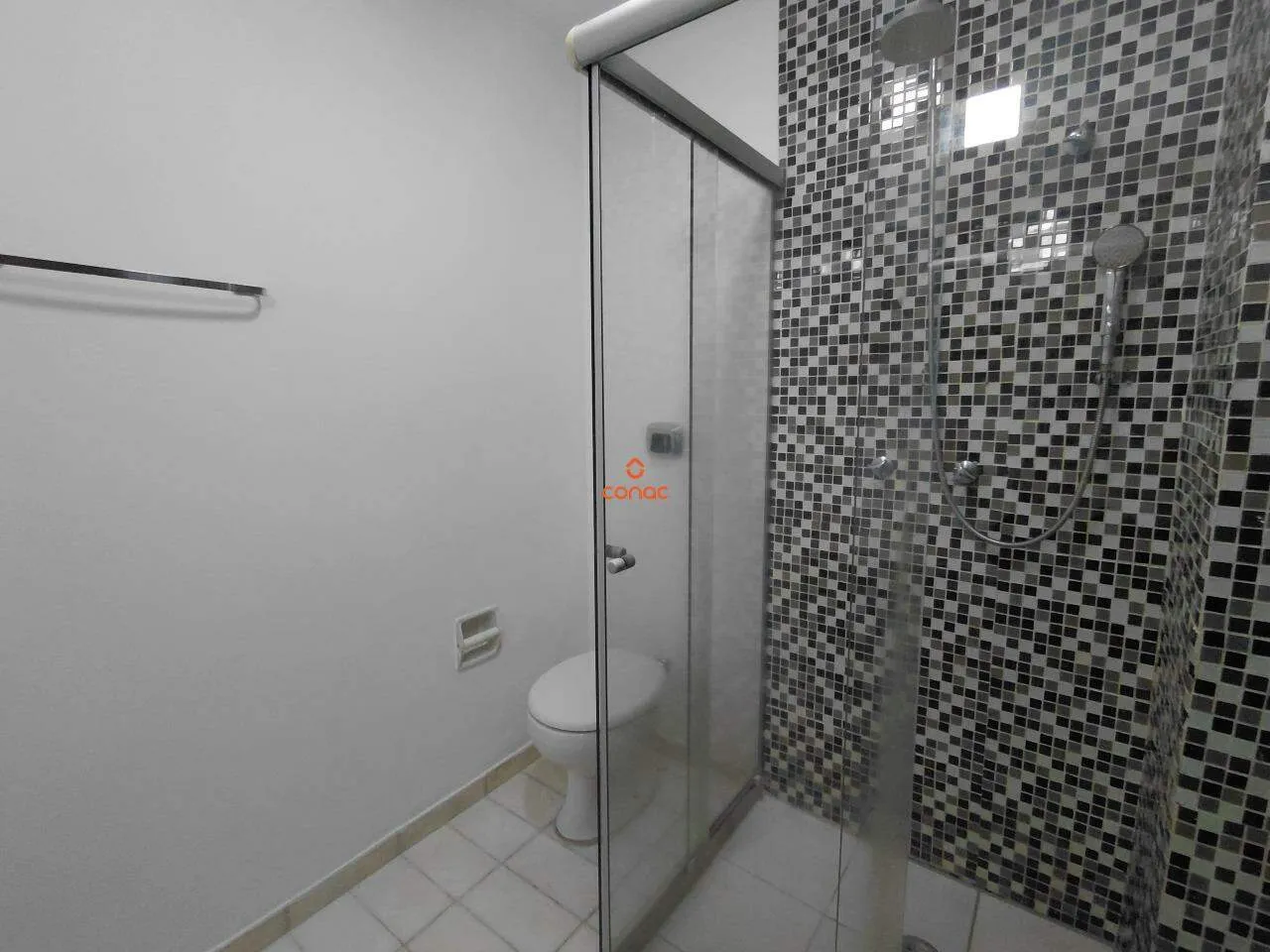 Wood or laminate floors in a 2-bedroom apartment, 88 m² — photo 15