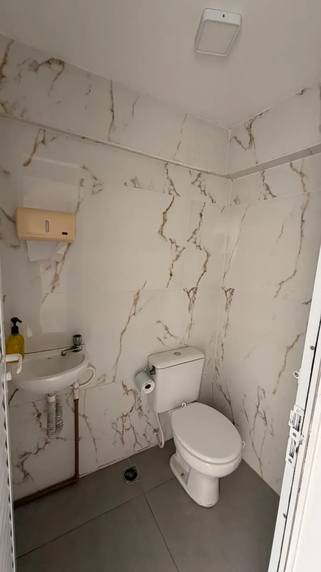 3-bedroom apartment with a washing machine — photo 20