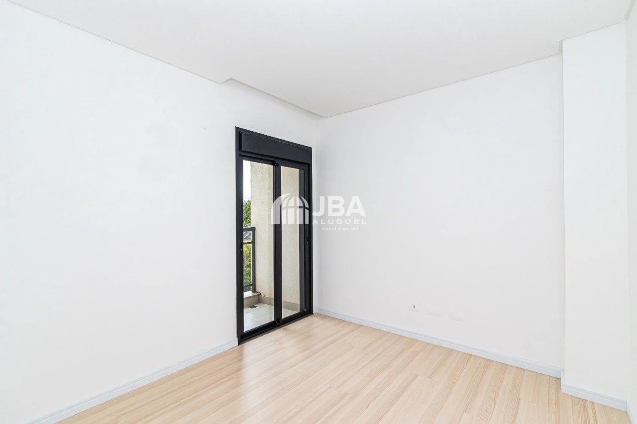 House with open-plan kitchen and 3 bedrooms plus suite — photo 15