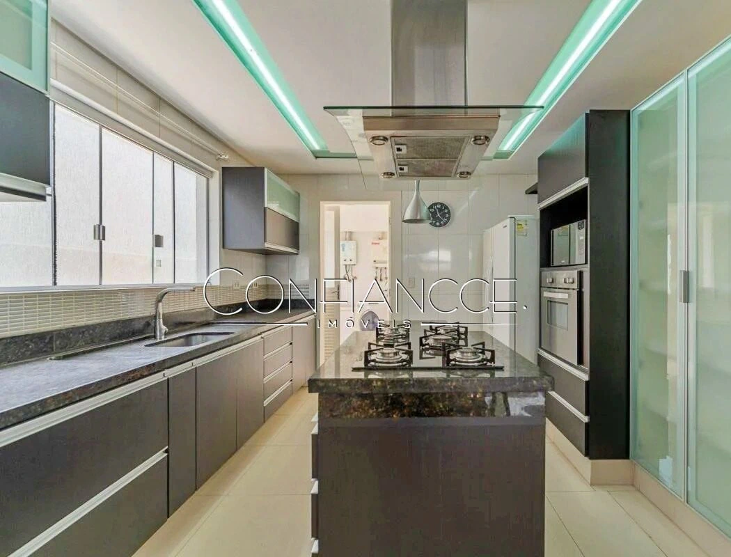 Furnished house, 350 m², with floor-to-ceiling windows — photo 2