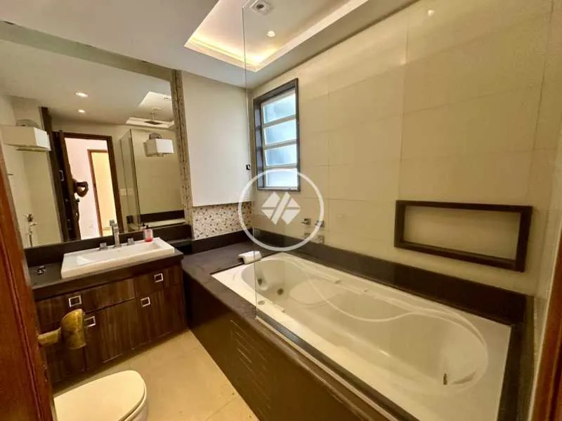 4-bedroom apartment with a water view in Rio de Janeiro — photo 7