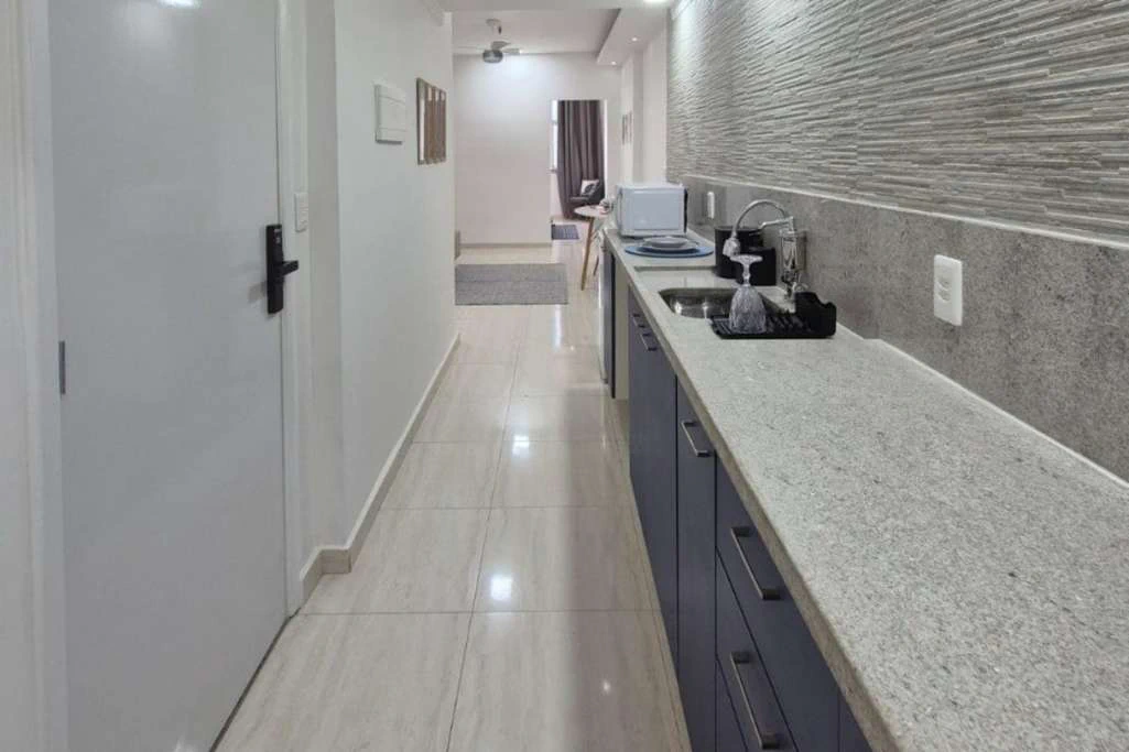 1-bedroom apartment with 24-hour concierge — photo 7