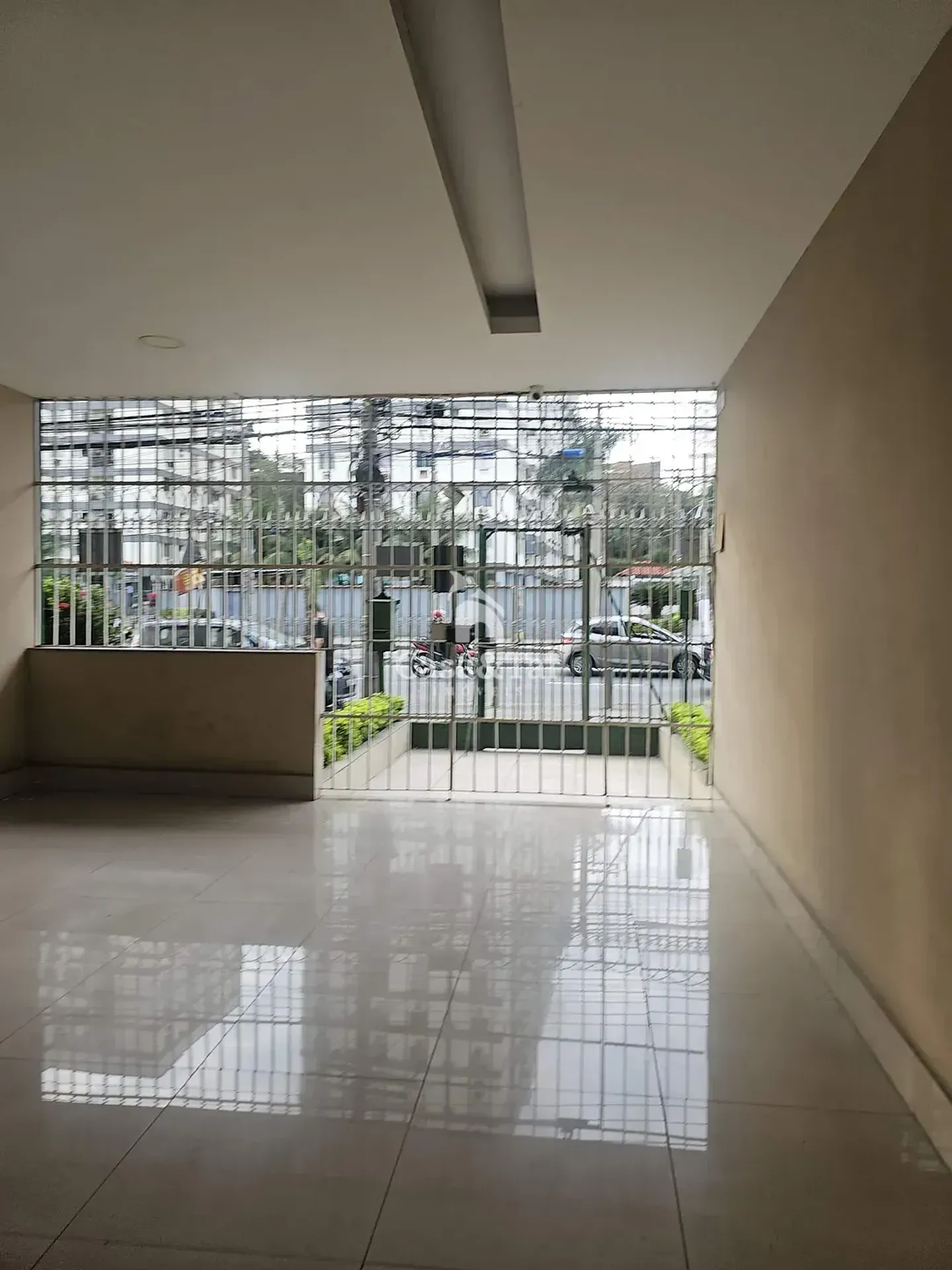 Unfurnished apartment with air conditioning and 3 bedrooms — photo 3